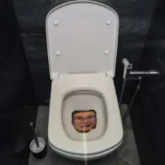 SkrInNiK piss